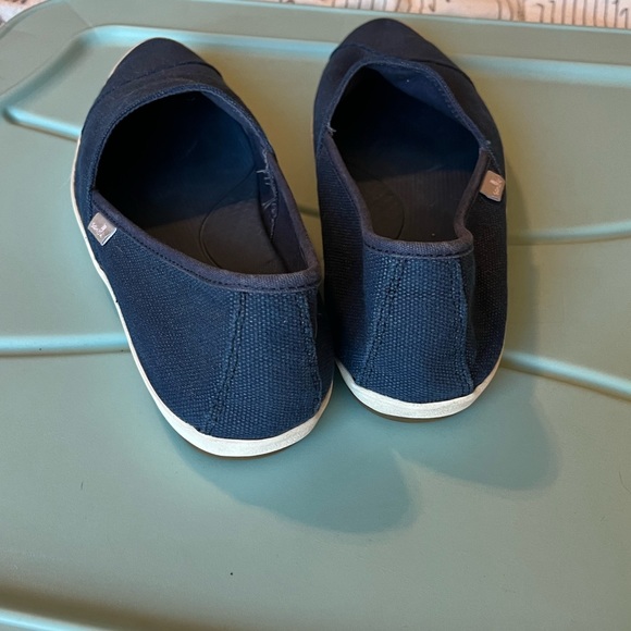 Blue Sanuk Flats - Picture 5 of 7